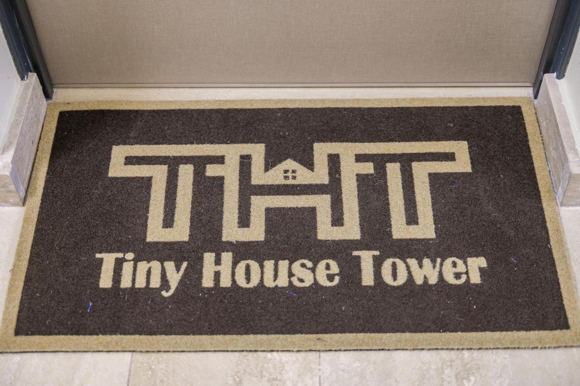 フィデンツァTiny House Towerアパートメント エクステリア 写真